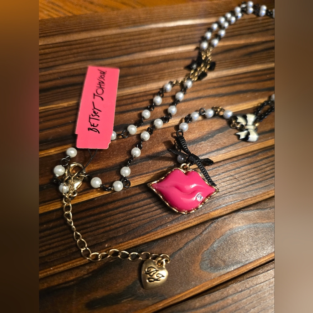 Betsey Johnson First Date Kiss Lips Necklace! Vintage NWT! - Picture 2 of 16